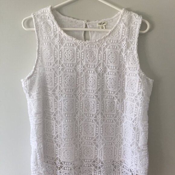 NEW Tribal White Lace Sleeveless Top - Small - Picture 1 of 4